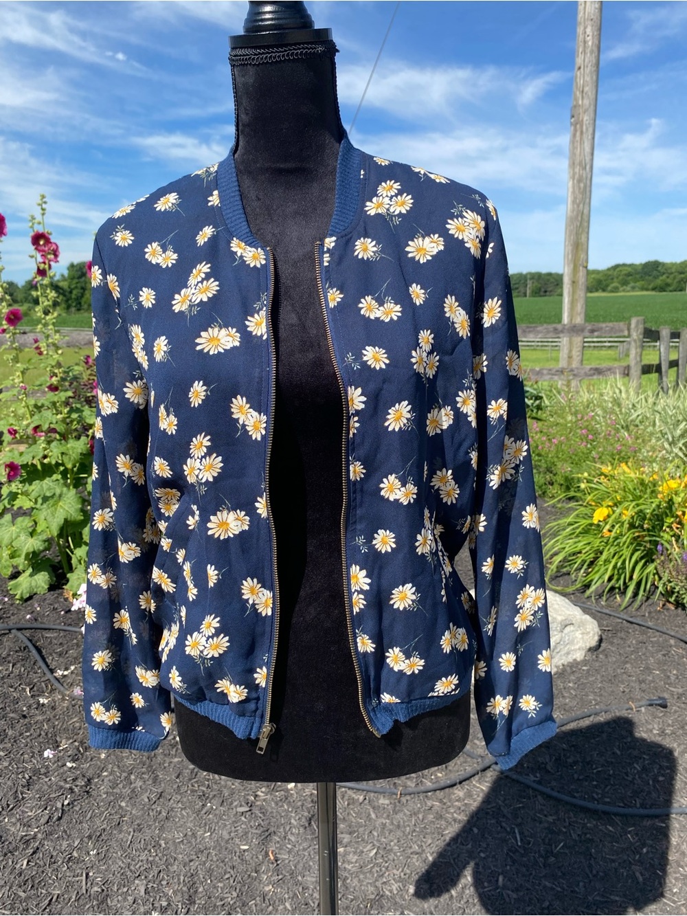 About A Girl Los Angeles Women's Lightweight Sheer Zip Jacket Navy Daisies Small